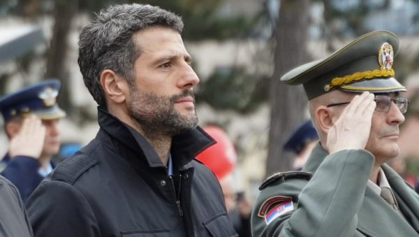 СРБИЈА ОБЕЛЕЖАВА СРЕТЕЊЕ – ДАН ДРЖАВНОСТИ: Градоначелник Шапић на почасној паљби на Калемегдану (ФОТО) СРБИЈА ОБЕЛЕЖАВА СРЕТЕЊЕ – ДАН ДРЖАВНОСТИ: Градоначелник Шапић на почасној паљби на Калемегдану (ФОТО)