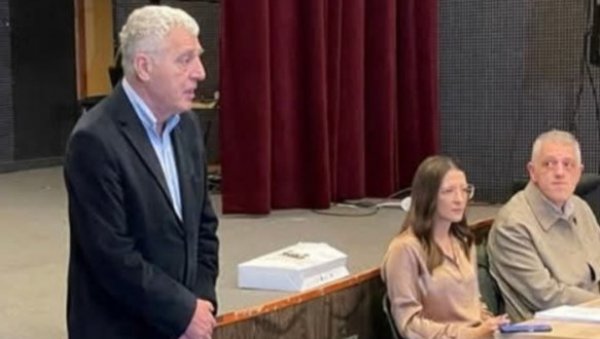 ПОДЕЛА РЕШЕЊА ЗА СТИПЕНДИЈЕ: Братунац помаже студентима ПОДЕЛА РЕШЕЊА ЗА СТИПЕНДИЈЕ: Братунац помаже студентима
