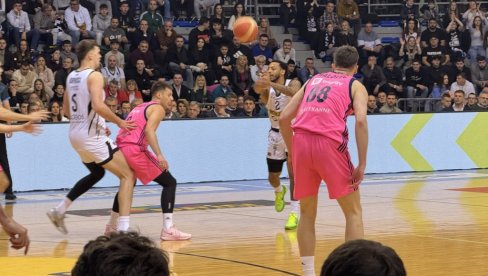 VEČITI DERBI U FINALU KUPA: Partizan razbio Megu, za trofej sa Crvenom zvezdom (FOTO) VEČITI DERBI U FINALU KUPA: Partizan razbio Megu, za trofej sa Crvenom zvezdom (FOTO)