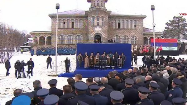 СВЕЧАНОСТ У ОРАШЦУ: Србија обележава Дан државности - Сећајући се славних предака гледамо храбро у будућност СВЕЧАНОСТ У ОРАШЦУ: Србија обележава Дан државности - Сећајући се славних предака гледамо храбро у будућност