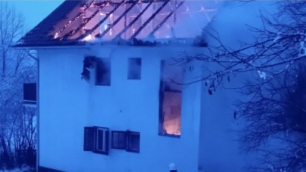 ПОЖАРИ У ПРЕДГРАЂУ БЕРАНА: Изгорале кућа и викендица ПОЖАРИ У ПРЕДГРАЂУ БЕРАНА: Изгорале кућа и викендица