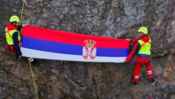 „У НАШОЈ ПРИРОДИ ЈЕ ДА ПОМОГНЕМО“: Организација за трагање и спасавање Србије честитала грађанима Дан државности (ВИДЕО) „У НАШОЈ ПРИРОДИ ЈЕ ДА ПОМОГНЕМО“: Организација за трагање и спасавање Србије честитала грађанима Дан државности (ВИДЕО)
