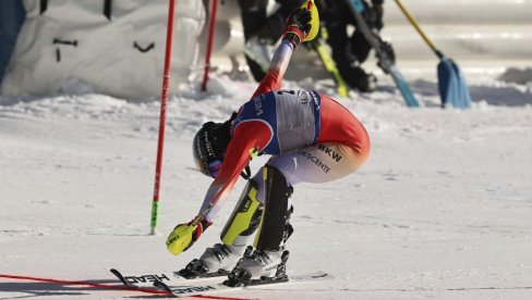 TOTALNA DOMINACIJA: Duplo slavlje Švajcarkinja u slalomu TOTALNA DOMINACIJA: Duplo slavlje Švajcarkinja u slalomu