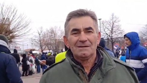 BOŽIDAR DOŠAO NA SKUP U SREMSKU MITROVICU DA PODRŽI VUČIĆA: Najviše cenim ono što je uradio BOŽIDAR DOŠAO NA SKUP U SREMSKU MITROVICU DA PODRŽI VUČIĆA: Najviše cenim ono što je uradio
