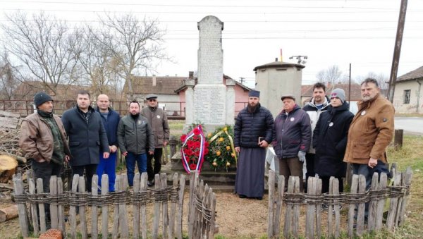 ОД ПОГИБИЈЕ ГЕНЕРАЛА ГОЈКОВИЋА 108 ГОДИНА: Годишњица обележена полагањем венаца на споменик у Дреновцу (ФОТО) ОД ПОГИБИЈЕ ГЕНЕРАЛА ГОЈКОВИЋА 108 ГОДИНА: Годишњица обележена полагањем венаца на споменик у Дреновцу (ФОТО)