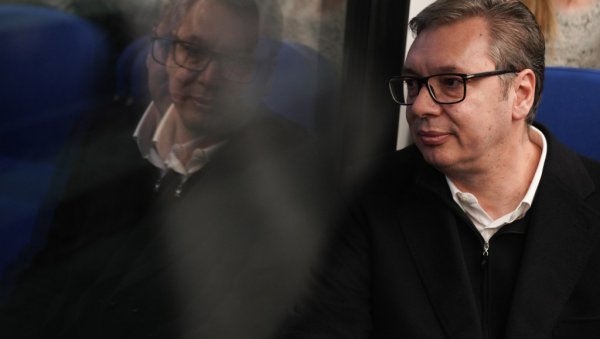 ВУЧИЋ ПРЕД СКУП У МИТРОВИЦИ: Уз ову огромну енергију - мислим да ћемо успети да се изборимо и вратимо земљу на прави колосек (ФОТО) ВУЧИЋ ПРЕД СКУП У МИТРОВИЦИ: Уз ову огромну енергију - мислим да ћемо успети да се изборимо и вратимо земљу на прави колосек (ФОТО)