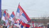 АТМОСФЕРА ИЗ МИТРОВИЦЕ: Скандирају у част председника Вучића (ВИДЕО) АТМОСФЕРА ИЗ МИТРОВИЦЕ: Скандирају у част председника Вучића (ВИДЕО)