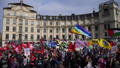 POČEO VELIKI PROTEST PROTIV NATO-A I MINHENSKE BEZBEDNOSNE KONFERENCIJEMinhen: Demonstranti pozivaju na mirovne pregovore POČEO VELIKI PROTEST PROTIV NATO-A I MINHENSKE BEZBEDNOSNE KONFERENCIJEMinhen: Demonstranti pozivaju na mirovne pregovore