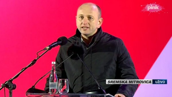 МИЛАН КНЕЖЕВИЋ НА СКУПУ У МИТРОВИЦИ: Волим ову Србију и драго ми је што је слободна, пркосна, независна! МИЛАН КНЕЖЕВИЋ НА СКУПУ У МИТРОВИЦИ: Волим ову Србију и драго ми је што је слободна, пркосна, независна!