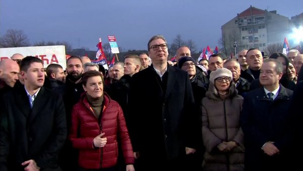 ПРОПАЛА ИМ ЈЕ РЕВОЛУЦИЈА! ПОБЕДИЛА ЈЕ СРБИЈА! Вучићеве речи одјекују Сремском Митровицом (ВИДЕО) ПРОПАЛА ИМ ЈЕ РЕВОЛУЦИЈА! ПОБЕДИЛА ЈЕ СРБИЈА! Вучићеве речи одјекују Сремском Митровицом (ВИДЕО)