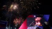 OVO JE SRBIJA: Veličanstveni vatromet u Sremskoj Mitrovici - na skupu bilo više od 120.000 ljudi (VIDEO) OVO JE SRBIJA: Veličanstveni vatromet u Sremskoj Mitrovici - na skupu bilo više od 120.000 ljudi (VIDEO)