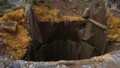 URUŠIO SE ILEGALNI RUDNIK ZLATA: Poginulo 48 osoba na zapadu Malija (FOTO) URUŠIO SE ILEGALNI RUDNIK ZLATA: Poginulo 48 osoba na zapadu Malija (FOTO)