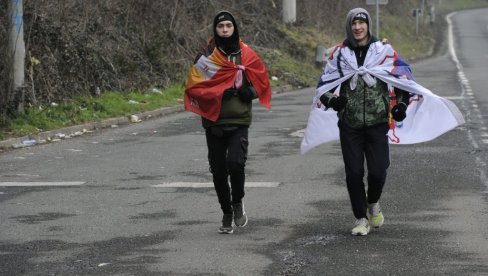 ZA MALU MIU OD ŽIČE DO OSTROGA: Humanitarno hodoćašće Kraljevčana Andrije Bogićevića i Strahinje Boškovića ZA MALU MIU OD ŽIČE DO OSTROGA: Humanitarno hodoćašće Kraljevčana Andrije Bogićevića i Strahinje Boškovića