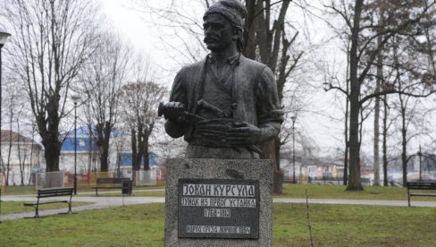 JUNAK PRVOG SRPSKOG USTANKA: Kraljevčani odali počast vojvodi Jovanu Petroviću Kursuli JUNAK PRVOG SRPSKOG USTANKA: Kraljevčani odali počast vojvodi Jovanu Petroviću Kursuli