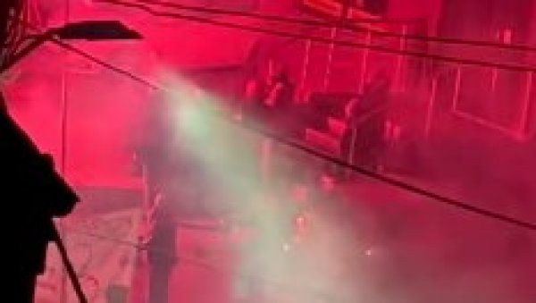 РЕЖИЈА: Сцена из Крагујевца - група увежбава сцене гажења људи (ВИДЕО) РЕЖИЈА: Сцена из Крагујевца - група увежбава сцене гажења људи (ВИДЕО)