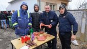 UKUSNA, LJUTA NI MALO BAKSUZNA: Kobasicijada u Novom Itebeju nadmašila očekivanja UKUSNA, LJUTA NI MALO BAKSUZNA: Kobasicijada u Novom Itebeju nadmašila očekivanja