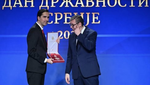 ODBOJKA JE SRPSKI PONOS: Sretenjski orden prvog stepena za Odbojkaški savez Srbije (FOTO) ODBOJKA JE SRPSKI PONOS: Sretenjski orden prvog stepena za Odbojkaški savez Srbije (FOTO)