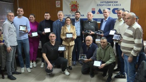 ŽENSKI FUDBALSKI KLUB „JAGODINA“ NAJUSPEŠNIJI: Fudbalski savez Jagodine nagradio najbolje ŽENSKI FUDBALSKI KLUB „JAGODINA“ NAJUSPEŠNIJI: Fudbalski savez Jagodine nagradio najbolje