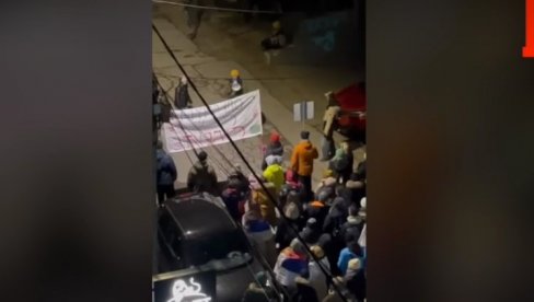 SNIMAK IZ KRAGUEJVCA JE NAČIN PRIPREME OBOJENE REVOLUCIJE Vučić: Ovo je snimljeno i nije trik i laž (VIDEO) SNIMAK IZ KRAGUEJVCA JE NAČIN PRIPREME OBOJENE REVOLUCIJE Vučić: Ovo je snimljeno i nije trik i laž (VIDEO)