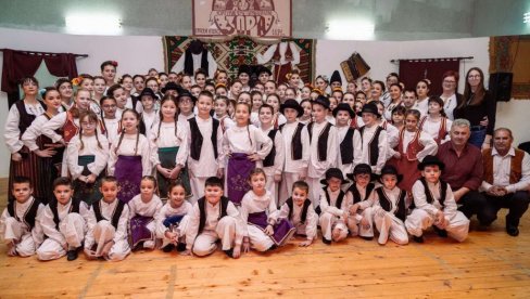 ZORU SUNCE OGREJALO: Tradicionalni godišnji koncert KUD iz Srpskog Itebeja ZORU SUNCE OGREJALO: Tradicionalni godišnji koncert KUD iz Srpskog Itebeja