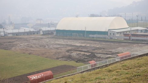 PRVI UŽIČKI TEREN SA VEŠTAČKOM TRAVOM: Rekonstrukcija stadiona u Krčagovu PRVI UŽIČKI TEREN SA VEŠTAČKOM TRAVOM: Rekonstrukcija stadiona u Krčagovu