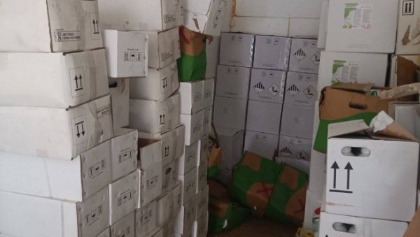 ХАПШЕЊЕ У БЕЧЕЈУ: Двојица мушкараца шверцовали забрањене пестициде, заплењени новац и шест скупоцених аутомобила (ФОТО) ХАПШЕЊЕ У БЕЧЕЈУ: Двојица мушкараца шверцовали забрањене пестициде, заплењени новац и шест скупоцених аутомобила (ФОТО)