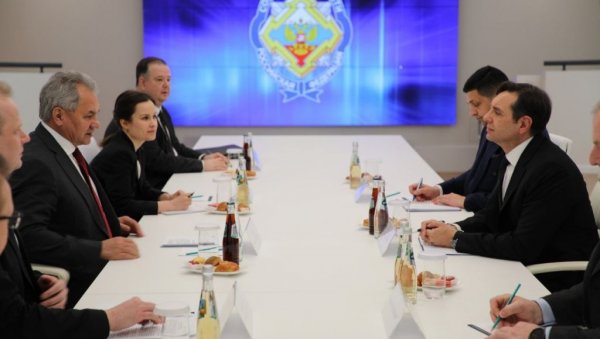 ВУЛИН И ШОЈГУ КАТЕГОРИЧНИ: Потврдили одбијање мешања споља у унутрашње ствари суверених држава ВУЛИН И ШОЈГУ КАТЕГОРИЧНИ: Потврдили одбијање мешања споља у унутрашње ствари суверених држава