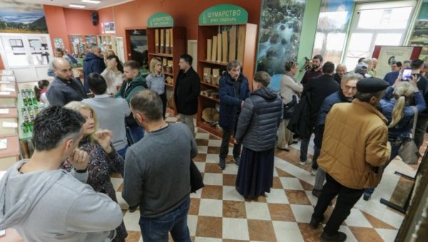 ИЗЛОЖБА О ПРОТИ МИЛАНУ ЂУРИЋУ: Сећање на свештеника - политичара ИЗЛОЖБА О ПРОТИ МИЛАНУ ЂУРИЋУ: Сећање на свештеника - политичара