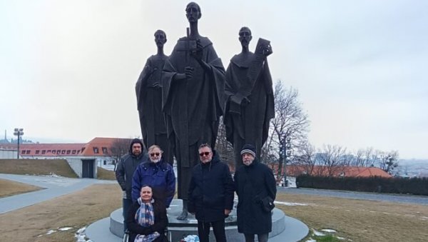 НАКЛОН СЛОВЕНСКОЈ БРАЋИ: У Братислави сећање на просветитеље Ћирила и Методија (ФОТО) НАКЛОН СЛОВЕНСКОЈ БРАЋИ: У Братислави сећање на просветитеље Ћирила и Методија (ФОТО)