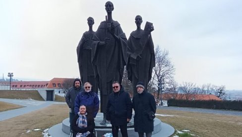 NAKLON SLOVENSKOJ BRAĆI: U Bratislavi sećanje na prosvetitelje Ćirila i Metodija (FOTO) NAKLON SLOVENSKOJ BRAĆI: U Bratislavi sećanje na prosvetitelje Ćirila i Metodija (FOTO)