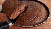 NAJLAKŠI RECEPT ZA ČOKOLADNI KOLAČ IZ TIGANJA: Pravi se za 10 minuta, a ukus - fantazija (VIDEO) NAJLAKŠI RECEPT ZA ČOKOLADNI KOLAČ IZ TIGANJA: Pravi se za 10 minuta, a ukus - fantazija (VIDEO)