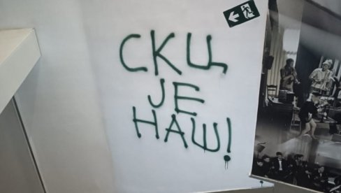 UNIŠTAVANJE SKC-a: Studenti demolirali zgradu pod parolom SKC je naš UNIŠTAVANJE SKC-a: Studenti demolirali zgradu pod parolom SKC je naš