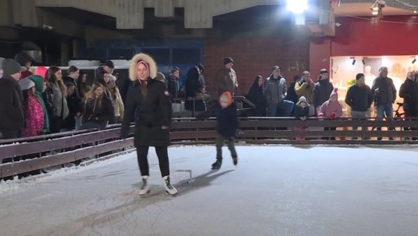 ПОЧЕЛО 18. ТАKМИЧЕЊЕ У KЛИЗАЊУ У ЈАГОДИНИ: вежбање најважније (ФОТО) ПОЧЕЛО 18. ТАKМИЧЕЊЕ У KЛИЗАЊУ У ЈАГОДИНИ: вежбање најважније (ФОТО)