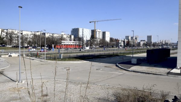 РОТИРАЈУ СЕ ПАРКИНГ И СТАЈАЛИШТЕ: СТАНИЦА ЈУГ још на чекању, рокови одложени због одлуке стручњака РОТИРАЈУ СЕ ПАРКИНГ И СТАЈАЛИШТЕ: СТАНИЦА ЈУГ још на чекању, рокови одложени због одлуке стручњака