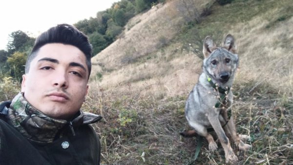 МОЈА ЈЕ ВУЧИЦА ПРОМЕНИЛА ЋУД: Александар из Севца код Штрпца има несвакидашњег љубимца МОЈА ЈЕ ВУЧИЦА ПРОМЕНИЛА ЋУД: Александар из Севца код Штрпца има несвакидашњег љубимца