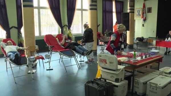 ПРИКУПЉЕНЕ 44 ЈЕДИНИЦЕ: Акција доборовољног давања крви одржана у јагодонској Гимназији „Светозар Марковић“ ПРИКУПЉЕНЕ 44 ЈЕДИНИЦЕ: Акција доборовољног давања крви одржана у јагодонској Гимназији „Светозар Марковић“