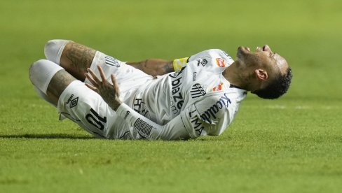 NEJMAR U SUZAMA: Brazil je na trenutak zanemeo zbog njegove povrede NEJMAR U SUZAMA: Brazil je na trenutak zanemeo zbog njegove povrede