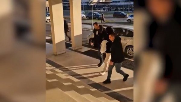 МУП ОБЈАВИО СНИМАК: Овако су ухапшени Новак и Немања Стајић (ВИДЕО) МУП ОБЈАВИО СНИМАК: Овако су ухапшени Новак и Немања Стајић (ВИДЕО)