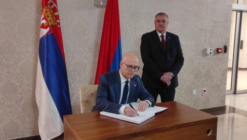SRBI SU AUTOHTON NAROD NA OVIM PROSTORIMA Premijer Vučević otvorio izložbu u Istočnom Sarajevu (FOTO/VIDEO) SRBI SU AUTOHTON NAROD NA OVIM PROSTORIMA Premijer Vučević otvorio izložbu u Istočnom Sarajevu (FOTO/VIDEO)