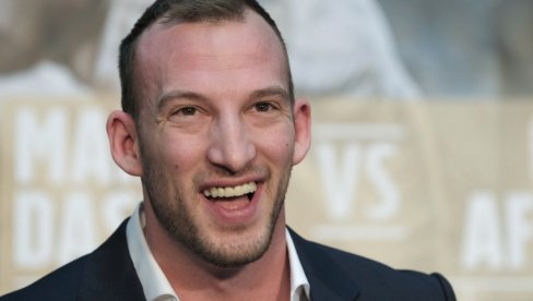 ŠTA JE MILIONER RADIO U BEOGRADU? Ovo je bivši evropski šampion ranjen u prestonici Srbije ŠTA JE MILIONER RADIO U BEOGRADU? Ovo je bivši evropski šampion ranjen u prestonici Srbije