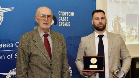 NIKOLA NAJBOLJI PILOT U SRBIJI: U Vazduhoplovnom savezu Srbije svečano proglašeni najuspešniji sportisti (FOTO) NIKOLA NAJBOLJI PILOT U SRBIJI: U Vazduhoplovnom savezu Srbije svečano proglašeni najuspešniji sportisti (FOTO)