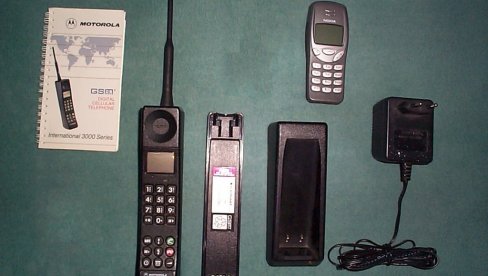 OVI STARI TELEFONI MOGU SE PRODATI ZA 1.000 EVRA: vrede bogatstvo - proverite da li ih imate OVI STARI TELEFONI MOGU SE PRODATI ZA 1.000 EVRA: vrede bogatstvo - proverite da li ih imate