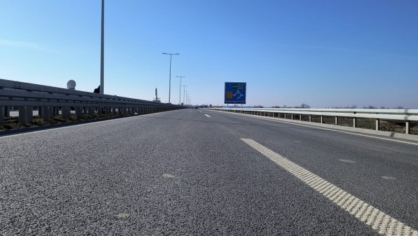 ПУШТЕНО У САОБРАЋАЈ НОВИХ 32 КИЛОМЕТРА БРЗЕ САОБРАЋАЈНИЦЕ: Дунавски коридор као писта, мења се слика целе источне Србије (ФОТО) ПУШТЕНО У САОБРАЋАЈ НОВИХ 32 КИЛОМЕТРА БРЗЕ САОБРАЋАЈНИЦЕ: Дунавски коридор као писта, мења се слика целе источне Србије (ФОТО)