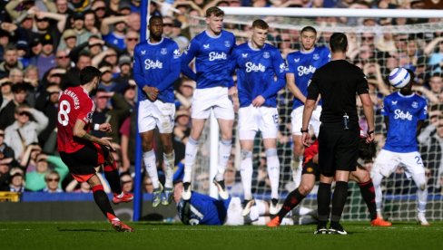 JUNAJTED OPET RAZOČARAO: Crveni đavoli nadoknadili minus od dva gola i remizirali sa Evertonom JUNAJTED OPET RAZOČARAO: Crveni đavoli nadoknadili minus od dva gola i remizirali sa Evertonom