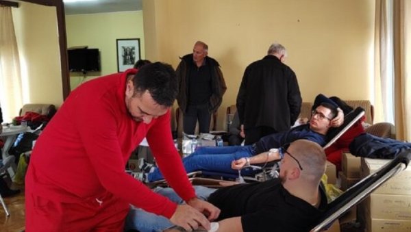 УЗ ЈУБИЛЕЈ КЛУБА ДОБРОВОЉНИХ ДАВАЛАЦА КРВИ: Акција која је ујединила регион УЗ ЈУБИЛЕЈ КЛУБА ДОБРОВОЉНИХ ДАВАЛАЦА КРВИ: Акција која је ујединила регион