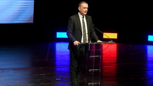 GRAOVAC PORUČIO NA SVEČANOJ AKADEMIJI: Podržite inicijativu da se put Novi Sad-Loznica nazove Svetozar Miletić GRAOVAC PORUČIO NA SVEČANOJ AKADEMIJI: Podržite inicijativu da se put Novi Sad-Loznica nazove Svetozar Miletić