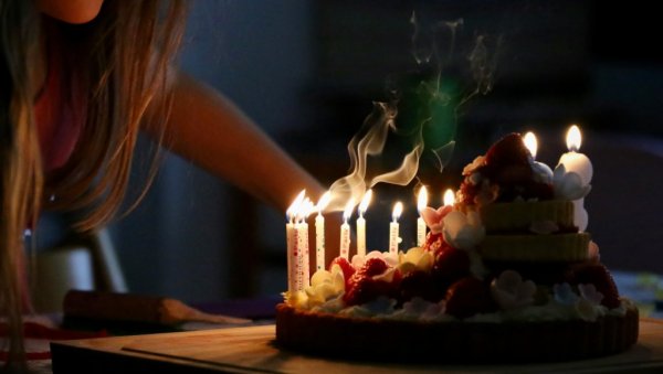 ДЕЧИЈИ РОЂЕНДАН ОД СКОРО 6.000 ЕВРА: Софија само декорацију платила 620 евра, а онда је настао хаос ДЕЧИЈИ РОЂЕНДАН ОД СКОРО 6.000 ЕВРА: Софија само декорацију платила 620 евра, а онда је настао хаос
