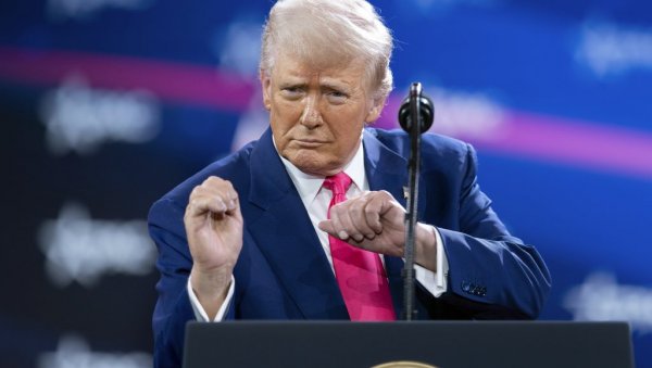 ТРАМП НА НОВЧАНИЦИ ОД 250 ДОЛАРА? Ако предлог закона буде одобрен, шеф Беле куће би ушао у историју ТРАМП НА НОВЧАНИЦИ ОД 250 ДОЛАРА? Ако предлог закона буде одобрен, шеф Беле куће би ушао у историју