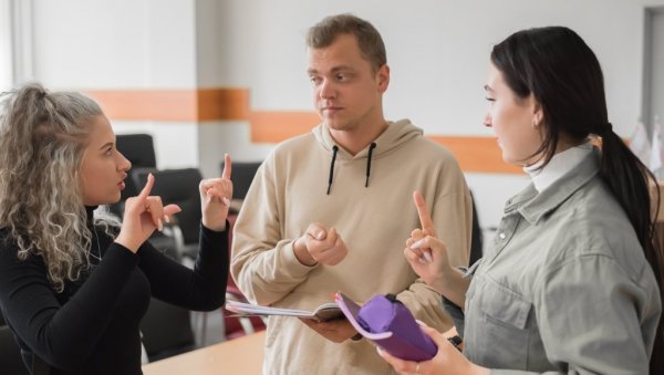 ЗАШТО СУ ЉУДИ ПОЧЕЛИ ДА ГОВОРЕ? Откриће које ће вас изненадити ЗАШТО СУ ЉУДИ ПОЧЕЛИ ДА ГОВОРЕ? Откриће које ће вас изненадити