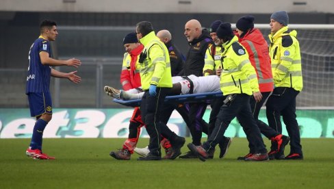 JEZIVA SCENA U SERIJI A: Drug Dušana Vlahovića se srušio na teren, ceo stadion u šoku (VIDEO) JEZIVA SCENA U SERIJI A: Drug Dušana Vlahovića se srušio na teren, ceo stadion u šoku (VIDEO)